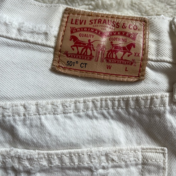 Levi’s 501 Mid Rise Distressed Jeans - Picture 2 of 6